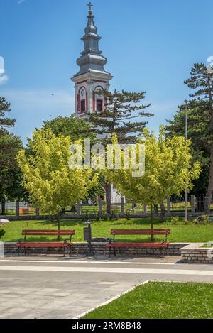 10. Juli 2023, Mionica, Serbien, Kirche und zentraler Platz in der Stadt Mionica in Serbien, Bezirk Kolubara Stockfoto