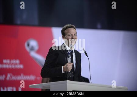 (140406) -- PANAMA CITY, (Xinhua) -- die mexikanische Regisseurin Amat Escalante, reagiert, nachdem sie den Best Director Award erhalten hat, während der ersten Ausgabe der Ibero-American Cinema Platinum Awards, in Panama City, Hauptstadt von Panama, am 5. April 2014. (Xinhua/Mauricio Valenzuela) (rh) PANAMA-PANAMA CITY-CINEMA-AWARDS PUBLICATIONxNOTxINxCHN Panama City XINHUA MEXIKANISCHER Regisseur Amat Escalante reagiert, nachdem ER den Best Director Award während der ersten Ausgabe der Ibero American Cinema Platinum Awards in Panama City Capital AM 5. April 2014 erhalten hat XINHUA Mauricio Valenzuela RH Panama City Stockfoto