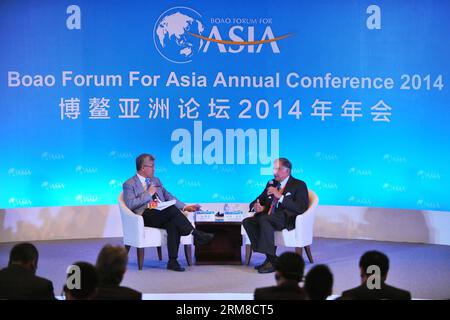 (140409) -- BOAO, 9. April 2014 (Xinhua) -- Zhang Weiying (L), Wirtschaftsexperte der Universität Peking, Ratan Tata, emeritierter Vorsitzender der indischen Tata Sons Ltd., nimmt am Dialog des Vigor of Indian Economy & Competitiveness of Indian Companies auf der Boao Forum for Asia (BFA)-Jahreskonferenz 2014 in Boao, Provinz Hainan, im Süden Chinas, am 9. April 2014 Teil. (Xinhua/Chen Yehua) (wf) CHINA-BOAO-BFA 2014-ZHANG WEIYING-TATA(CN) PUBLICATIONxNOTxINxCHN Boao 9. April 2014 XINHUA Zhang l Economics der Universität Peking und Ratan Tata Vorsitzender des Emeritus von India S Tata Sons Ltd Stockfoto