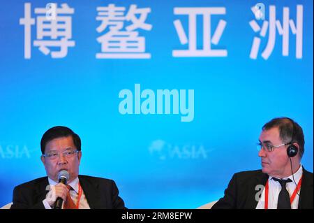 (140411) -- BOAO, 11. April 2014 (Xinhua) -- Long Yongtu (L), ehemaliger Vizeminister des Ministeriums für Außenhandel und wirtschaftliche Zusammenarbeit (MOFTEC), spricht auf einem Forum zum Thema China (Shanghai) Freihandelszone während der Boao Forum for Asia (BFA) Annual Conference 2014 in Boao, Provinz Hainan in Südchina, am 11. April 2014. (Xinhua/Chen Yehua) (wyo) CHINA-BOAO-BFA 2014-SHANGHAI FREIHANDELSZONE (CN) PUBLICATIONxNOTxINxCHN BOAO 11. April 2014 XINHUA Long Yongtu l ehemalige Vizeminister des Ministeriums für Außenhandel und wirtschaftliche Zusammenarbeit MOFTEC sprechen BEI Stockfoto