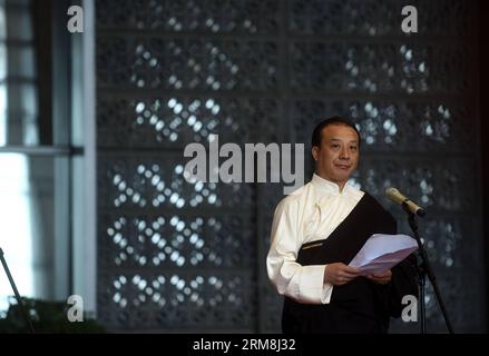 (140416) -- BEIJING, April 16, 2014 (Xinhua) -- Niangben, a master of Chinese Arts and Crafts and representative heir of the national intangible cultural heritage, addresses Niangben s Thangka Art exhibition in Beijing, capital of China, April 16, 2014. The exhibition of 65 Thangkas created by Mr. Niangben kicked off at the National Museum of China Wednesday. (Xinhua/Jin Liangkuai)(wjq) CHINA-BEIJING-THANGKA ART SHOW (CN) PUBLICATIONxNOTxINxCHN   Beijing April 16 2014 XINHUA  a Master of Chinese Arts and Crafts and Representative Heir of The National Intangible Cultural Heritage addresses  S T Stock Photo