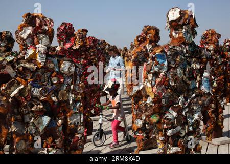 (140417) -- JERUSALEM, April 17, 2014 (Xinhua) -- Visitors look at Trash People exhibition by German artist HA Schult at the Ariel Sharon Park near Tel Aviv, Israel, on April 17, 2014. Schult s Trash People exhibition, featuring hundreds of human-sized figures created with 20 tons of recycled materials, including iron, glass, computer parts, cans and more, has been traveling the globe for 18 years. (Xinhua/Gil Cohen Magen) MIDEAST-TEL AVIV-ARIEL SHARON PARK-EXHIBITION- TRASH PEOPLE PUBLICATIONxNOTxINxCHN Stock Photo