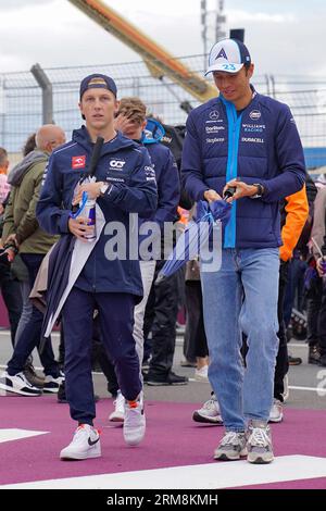 Zandvoort, Niederlande. 27. Aug. 2023.Alex Albon 23 (GBR), Williams FW45 und Liam Lawson 40 (NZ), Red Bull RB-19 Fahrerparade während der FORMEL 1 HEINEKEN DUTCH GRAND PRIX 2023 beim CM.com Circuit Zandvoort, Niederlande am 27. August 2023 Credit: Every Second Media/Alamy Live News Stockfoto