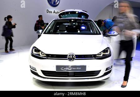 (140420) -- PEKING, 20. April 2014 (Xinhua) -- Ein VW Golf R400 Concept Car wird während der Medienvorschau der Beijing International Automotive Exhibition 2014 in Peking, China, am 20. April 2014 gezeigt. Die Autoshow findet vom 21. Bis 29. April statt und zieht über 2.000 Aussteller aus 14 Ländern und Regionen an. (Xinhua/Wang Haofei) (hdt) CHINA-BEIJING-AUTO-AUSSTELLUNG (CN) PUBLICATIONxNOTxINxCHN Peking 20. April 2014 XINHUA ein VW Golf Concept Car wird während der Medienvorschau der Beijing International Automotive Exhibition 2014 in Peking gezeigt China 20. April 2014 die Car Show wird Hero sein Stockfoto