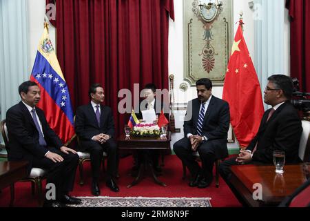 (140422) -- CARACAS, April 21, 2014 (Xinhua) -- Venezuelan President Nicolas Maduro (2nd R) meets with Chinese Foreign Minister Wang Yi (2nd L) at the presidential palace Miraflores in Caracas, Venezuela, on April 21, 2014. (Xinhua/Boris Vergara) VENEZUELA-CARACAS-CHINA-WANG YI-VISIT PUBLICATIONxNOTxINxCHN   Caracas April 21 2014 XINHUA Venezuelan President Nicolas Maduro 2nd r Meets With Chinese Foreign Ministers Wang Yi 2nd l AT The Presidential Palace Miraflores in Caracas Venezuela ON April 21 2014 XINHUA Boris Vergara Venezuela Caracas China Wang Yi Visit PUBLICATIONxNOTxINxCHN Stock Photo