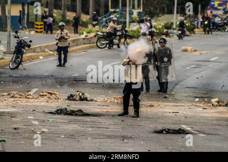 (140422) -- CARACAS, April 21, 2014 (Xinhua) -- A demonstrator clashes with elements of the Bolivarian National Police in Caracas, Venezuela, on April 21, 2014. (Xinhua/Manuel Hernandez) (rt) VENEZUELA-CARACAS-SOCIETY-PROTEST PUBLICATIONxNOTxINxCHN   Caracas April 21 2014 XINHUA a demonstrator clashes With Element of The Bolivarian National Police in Caracas Venezuela ON April 21 2014 XINHUA Manuel Hernandez RT Venezuela Caracas Society Protest PUBLICATIONxNOTxINxCHN Stock Photo