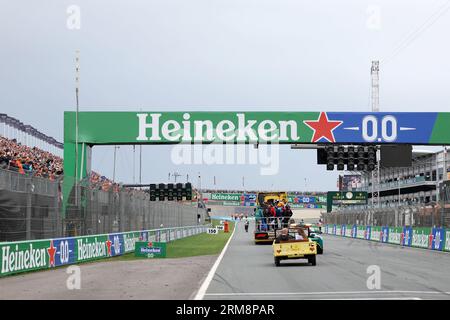 Zandvoort, Niederlande. 27. August 2023. Fahrerparade. 27.08.2023. Formel-1-Weltmeisterschaft, Rd 14, Großer Preis Der Niederlande, Zandvoort, Niederlande, Wettkampftag. Auf dem Foto sollte Folgendes stehen: XPB/Press Association Images. Quelle: XPB Images Ltd/Alamy Live News Stockfoto