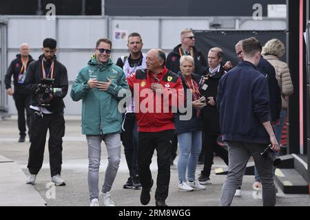 Zandvoort, Niederlande 27.08.2023, VANDOORNE Stoffel (bel), Reservefahrer des Aston Martin F1 Teams, Portrait VASSEUR Frederic (fra), Teamchef und General Manager der Scuderia Ferrari, Portrait während des Großen Preises von Heineken in den Niederlanden 2023, 13. Runde der Formel-1-Weltmeisterschaft 2023 vom 25. Bis 28. August, 2023 on the Zandvoort Circuit, in Zandvoort, Niederlande Credit: Independent Photo Agency/Alamy Live News Stockfoto