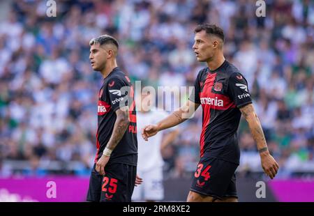 Moenchengladbach, Deutschland. 26. August 2023. Exequiel Palacios (Leverkusen) Granit Xhaka (Leverkusen) Borussia Mönchengladbach - Bayer Leverkusen 26,08 Stockfoto