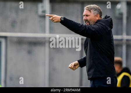 Zwolle, Netherlands. 27th Aug, 2023. ZWOLLE, NETHERLANDS - AUGUST 27: Coach Michael Silberbauer of FC Utrecht gestures during the Dutch Eredivisie match between PEC Zwolle and FC Utrecht at the MAC3PARK stadion on August 27, 2023 in Zwolle, Netherlands (Photo by Rene Nijhuis/Orange Pictures) Credit: Orange Pics BV/Alamy Live News Stock Photo