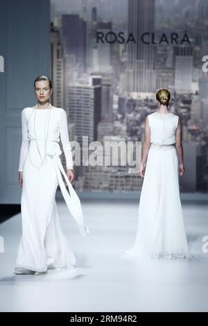 (140507) -- BARCELONA, May 7, 2014 (Xinhua) -- Models present creations by Spanish brand Yolan Cris at the Barcelona Bridal Week in Barcelona, May 7, 2014. The Barcelona Bridal Week runs from May 6 to 11. (Xinhua/Pau Barrena) SPAIN-BARCELONA-BRIDAL WEEK PUBLICATIONxNOTxINxCHN   Barcelona May 7 2014 XINHUA Models Present Creations by Spanish Brand Yolan Cris AT The Barcelona Bridal Week in Barcelona May 7 2014 The Barcelona Bridal Week runs from May 6 to 11 XINHUA Pau  Spain Barcelona Bridal Week PUBLICATIONxNOTxINxCHN Stock Photo