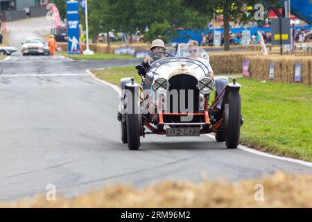 CarFest, Laverstoke Park Farm, Hampshire, Großbritannien. 27. August 2023. CarFest wurde von Chris Evans gegründet und ist das größte Familienfestival in Großbritannien. Quelle: Julian Kemp/Alamy Live News Stockfoto