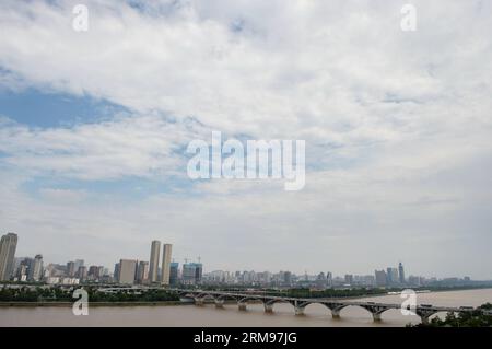 (140511) -- CHANGSHA , May 11, 2014 (Xinhua) --Photo taken on May 11, 2014 shows the fine weather after rain near the Orange Isle in Changsha, capital of central China s Hunan Province. (Xinhua/Long Hongtao) (zwy) CHINA-CHANGSHA-FINE WEATHER-AFTER RAIN(CN) PUBLICATIONxNOTxINxCHN   Changsha May 11 2014 XINHUA Photo Taken ON May 11 2014 Shows The Fine Weather After Rain Near The Orange Isle in Changsha Capital of Central China S Hunan Province XINHUA Long Hongtao  China Changsha Fine Weather After Rain CN PUBLICATIONxNOTxINxCHN Stockfoto