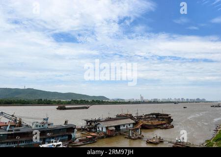 (140511) -- CHANGSHA , May 11, 2014 (Xinhua) --Photo taken on May 11, 2014 shows the fine weather after rain near the Orange Isle in Changsha, capital of central China s Hunan Province. (Xinhua/Long Hongtao) (zwy) CHINA-CHANGSHA-FINE WEATHER-AFTER RAIN(CN) PUBLICATIONxNOTxINxCHN   Changsha May 11 2014 XINHUA Photo Taken ON May 11 2014 Shows The Fine Weather After Rain Near The Orange Isle in Changsha Capital of Central China S Hunan Province XINHUA Long Hongtao  China Changsha Fine Weather After Rain CN PUBLICATIONxNOTxINxCHN Stockfoto
