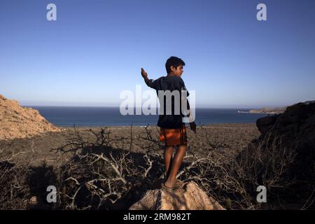 BAJA CALIFORNIA (Xinhua) -- das Bild, das am 10. Mai 2014 von Yair Castro aufgenommen wurde, zeigt den Blick auf Cabo Pulmo vom Cerro de las Cuevas in Los Cabos, Baja California, nordwestlich von Mexiko. Seit 2005 von der Organisation der Vereinten Nationen für Bildung, Wissenschaft und Kultur (UNESCO) als Weltkulturerbe eingestuft und seit 2000 als Nationalpark eingerichtet, ist Cabo Pulmo eines der wichtigsten Riffe des mexikanischen Pazifiks, die eine biologische Vielfalt mit mehr als 236 Arten, einschließlich gefährdeter Arten, aufweist. (Xinhua/Guillermo Arias) MEXIKO-BAJA CALIFORNIA-ENVIRONMENT-CABO PULMO-FEATURE Stockfoto