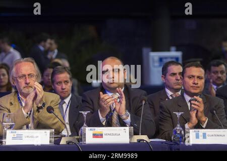 ANTIGUA GUATEMALA, May 13, 2014 - Julio Calzada (L), secretary general of the National Drugs Board of Uruguay, Raul Gonzalez (C) of Venezuela s National Anti-drug Office, and Raul Morales (R), Guatemala s deputy foreign minister, take part in the opening ceremony of the ministerial meeting on the world problem of drugs, in Antigua Guatemala, Guatemala, on May 13, 2014. CELAC ministers and representatives of public security attended the two-day meeting on the strategy against drugs and initiatives of response to this scourge. (Xinhua/Luis Echeverria) (ron) (sp) GUATEMALA-ANTIGUA GUATEMALA-ANTI- Stockfoto