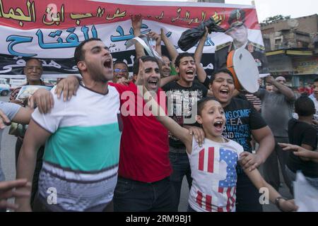 (140516) -- CAIRO, May 16, 2014 (Xinhua) -- Supporters of presidential candidate Abdel-Fattah el-Sisi shout slogan during a rally in Cairo, Egypt, May 16, 2014. Hundreds of Sissi s supporters gathered here on Friday to back his running for president over the upcoming presidential election on May 26th and 27th. (Xinhua/Cui Xinyu) EGYPT-CAIRO-SISI-PRESIDENTIAL CAMPAIGN PUBLICATIONxNOTxINxCHN   140516 Cairo May 16 2014 XINHUA Supporters of Presidential Candidate Abdel Fattah El Sisi Shout Slogan during a Rally in Cairo Egypt May 16 2014 hundreds of Sissi S Supporters gathered Here ON Friday to Ba Stockfoto