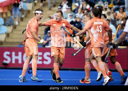 MONCHENGLADBACH - Derck de Vilder aus den Niederlanden erzielte die 1-0 im Finale der Männer beim EC Hockey. ANP OLAF KRAAK Stockfoto