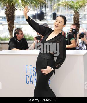 (140520) -- CANNES, 20. Mai 2014 (Xinhua) -- die chinesische Schauspielerin Gong Li posiert während des Photocalls von Coming Home (GUI Lai) auf dem 67. Cannes Film Festival in Cannes, Frankreich, 20. Mai 2014. (Xinhua/YE Pingfan) FRANCE-CANNES-FILM FESTIVAL-GUI LAI-PHOTO CALL PUBLICATIONxNOTxINxCHN Cannes 20. Mai 2014 XINHUA chinesische Schauspielerin Gong verließ Posen während des Fotoanrufs von Coming Home GUI Lai AUF dem 67. Cannes Film Festival in Cannes Frankreich 20. Mai 2014 XINHUA YE Pingfan France Cannes Film Festival NOGUI Lai Photo Call PICxTUCHIxBLN Stockfoto