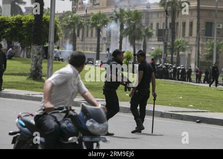 (140520) -- CAIRO, May 20, 2014 (Xinhua) -- A riot police holding a rifle stands guard during clashes with protesting students in front of the main gate of Cairo University, in Cairo, May 20, 2014. Clashes erupted between riot police and Cairo University students who supported the Muslim Brotherhood and ousted Egyptian President Mohamed Morsi here on Tuesday. (Xinhua/Cui Xinyu) EGYPT-CAIRO-UNIVERSITY-PROTEST-CLASH PUBLICATIONxNOTxINxCHN   Cairo May 20 2014 XINHUA a Riot Police Holding a rifle stands Guard during clashes With protesting Students in Front of The Main Gate of Cairo University in Stock Photo