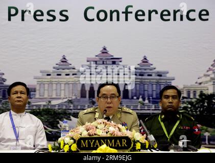 (140520) -- NAY PYI TAW, 20. Mai 2014 (Xinhua) -- der Verteidigungsminister Myanmars, Generalleutnant Wai Lwin (C), spricht während der Pressekonferenz des 8. Treffens der ASEAN-Verteidigungsminister in Nay Pyi Taw, Myanmar, 20. Mai 2014. Die ASEAN-Verteidigungsminister unterzeichneten eine gemeinsame Erklärung über die Zusammenarbeit im Verteidigungsbereich im Hinblick auf eine friedliche und wohlhabende ASEAN-Gemeinschaft, in der sie die Entschlossenheit des Regionalblocks bekräftigten, die Zusammenarbeit im Verteidigungsbereich zur Verwirklichung der ASEAN-Gemeinschaft zu konsolidieren. (Xinhua/U Aung)(zhf) MYANMAR-NAY PYI TAW-ASEAN-SITZUNG-UNTERZEICHNUNGSZEREMONIE PUBLICATIONxNOTxINxCHN Nay Pyi Taw 20. Mai 2014 XINHUA Stockfoto
