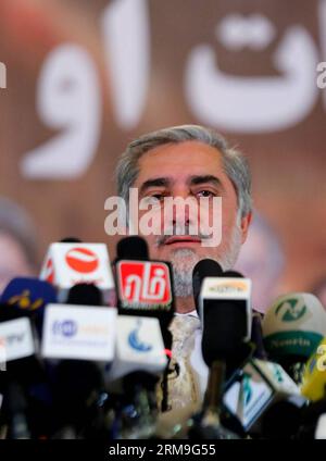 (140522) -- KABUL, May 22, 2014 (Xinhua) -- Afghan presidential candidate Abdullah Abdullah speaks during an election gathering in Kabul, Afghanistan, May 22, 2014. With the three-week campaign for the second round of Afghan presidential elections between the two frontrunners beginning on Thursday, both of the presidential hopefuls called for a transparent result of the runoff. (Xinhua/STR) AFGHANISTAN-KABUL-ELECTION PUBLICATIONxNOTxINxCHN   Kabul May 22 2014 XINHUA Afghan Presidential Candidate Abdullah Abdullah Speaks during to ELECTION Gathering in Kabul Afghanistan May 22 2014 With The Thr Stock Photo