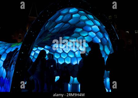 People visit the Vivid Sydney light and music festival in Sydney, Australia, May 23, 2014. The annual festival is sponsored by Australia s New South Wales government as the winter begins. (Xinhua/Jin Linpeng) AUSTRALIA-SYDNEY-LIGHT AND MUSIC-FESTIVAL PUBLICATIONxNOTxINxCHN   Celebrities Visit The Vivid Sydney Light and Music Festival in Sydney Australia May 23 2014 The Annual Festival IS Sponsored by Australia S New South Wales Government As The Winter BEGINS XINHUA Jin Linpeng Australia Sydney Light and Music Festival PUBLICATIONxNOTxINxCHN Stock Photo