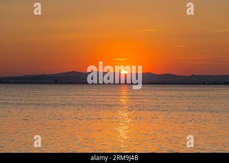 Sonnenuntergang über dem Tunesischen Ozean Stockfoto