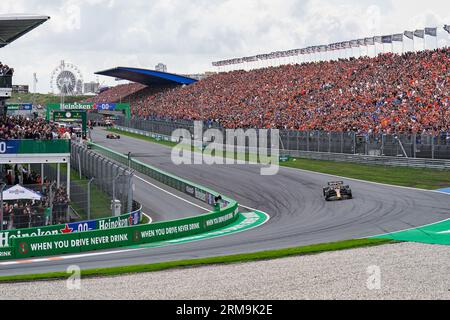 Zandvoort, Niederlande. 27. Aug. 2023.Max Verstappen 1 (NED), HONDA Red Bull Racing RB19, Formationsrunde, während der FORMEL 1 HEINEKEN DUTCH GRAND PRIX 2023 beim CM.com Circuit Zandvoort, Niederlande am 27. August 2023 Credit: Every Second Media/Alamy Live News Stockfoto