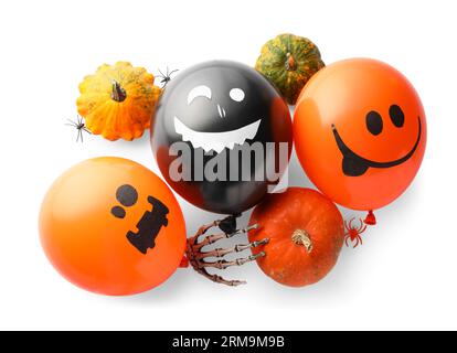 Halloween Ballons und Dekor auf weißem Hintergrund Stockfoto