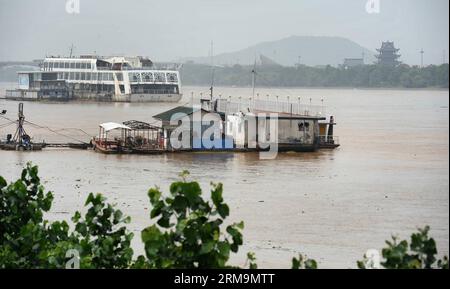 (140527) -- CHANGSHA, 27. Mai 2014 (Xinhua) -- Foto aufgenommen am 27. Mai 2014 zeigt den Hauptkanal des Xiangjiang-Flusses in Changsha, der Hauptstadt der zentralchinesischen Provinz Hunan. Der Hochwassergipfel des Xiangjiang-Flusses zog am Dienstag durch Changsha. (Xinhua/Long Hongtao) (zkr) PUBLICATIONxNOTxINxCHN Changsha Mai 27 2014 XINHUA Foto aufgenommen AM Mai 27 2014 zeigt den Hauptkanal des Xiang Jiang Flusses in der Hauptstadt von Changsha in der Provinz S Hunan der Hochwassergipfel des Xiang Jiang Flusses zog AM Dienstag durch Changsha XINHUA Long Hongtao CCR PUBLICATIONxNOTxINxCHN Stockfoto