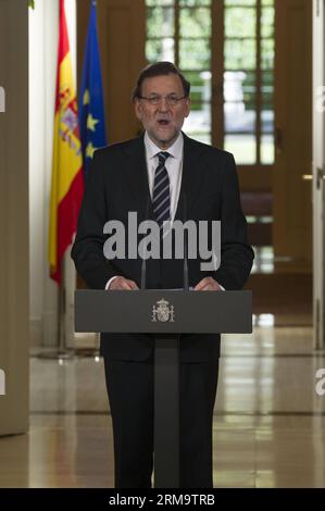 Der spanische Premierminister Mariano Rajoy spricht auf einer Pressekonferenz am 2. Juni 2014 in Madrid. Der spanische Premierminister Mariano Rajoy gab am Montag bekannt, dass König Juan Carlos nach fast 39 Jahren auf dem Thron abdankte. (Xinhua/Daniel)(bxq) (FOKUS) SPANIEN-MADRID-KÖNIG-ABDANKUNG PUBLICATIONxNOTxINxCHN der spanische Premierminister Mariano Rajoy spricht AUF einer Pressekonferenz in Madrid Spanien AM 2. Juni 2014 gab der spanische Premierminister Mariano Rajoy AM Montag bekannt, dass Thatcher König Juan Carlos beschlossen hatte, nach fast 39 Jahren AUF dem Thron XINHUA Daniel Focus Spanien Madrid Kin abzudanken Stockfoto