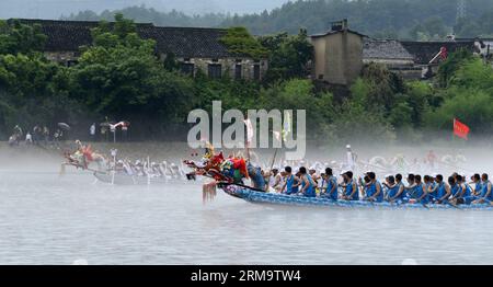 Competitors row on dragon boats during a race held in the Taohuatan Scenic Area to celebrate the Dragon Boat Festival in Jingxian County, east China s Anhui Province, June 1, 2014. The Dragon Boat Festival, also known as Duanwu, is celebrated annually on the fifth day of the fifth month of the Chinese lunar calendar, which falls on June 2 this year. (Xinhua) (lmm) CHINA-DRAGON BOAT FESTIVAL-DUANWU-RACE (CN) PUBLICATIONxNOTxINxCHN   Competitors Row ON Dragon Boats during a Race Hero in The  Scenic Area to Celebrate The Dragon Boat Festival in Jing Xian County East China S Anhui Province June 1 Stockfoto