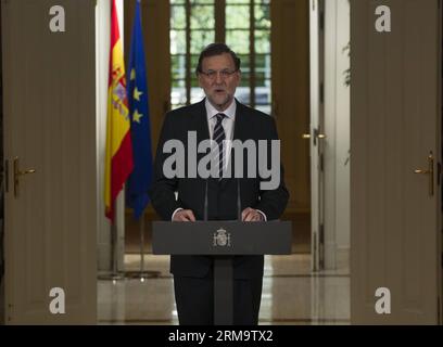 Der spanische Premierminister Mariano Rajoy spricht auf einer Pressekonferenz am 2. Juni 2014 in Madrid. Der spanische Premierminister Mariano Rajoy gab am Montag bekannt, dass König Juan Carlos nach fast 39 Jahren auf dem Thron abdankte. (Xinhua/Daniel)(bxq) SPANIEN-MADRID-KÖNIG-ABDANKUNG PUBLICATIONxNOTxINxCHN der spanische Premierminister Mariano Rajoy spricht AUF einer Pressekonferenz in Madrid Spanien AM 2. Juni 2014 gab der spanische Premierminister Mariano Rajoy AM Montag bekannt, dass Thatcher-König Juan Carlos beschlossen hatte, nach fast 39 Jahren AUF dem Thron XINHUA Daniel Spanien Madrid-König Abdankung P zu kündigen Stockfoto