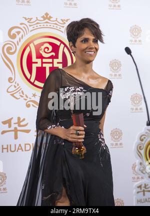 Actress Halle Berry poses in the press room with the Global Actress Icon Award during the Huading Film Awards at the Ricardo Montalban Theater on Sunday, June 1, 2014, in Hollywood, California, the United States. (Xinhua/Zhao Hanrong) (zjy) U.S.-LOS ANGELES-HUADING FILM AWARDS PUBLICATIONxNOTxINxCHN   actress Hall Berry Poses in The Press Room With The Global actress Icon Award during The  Film Awards AT The Ricardo Mont Alban Theatre ON Sunday June 1 2014 in Hollywood California The United States XINHUA Zhao   U S Los Angeles  Film Awards PUBLICATIONxNOTxINxCHN Stock Photo