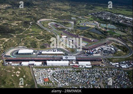 ZANDVOORT - Luftaufnahme während des F1 Grand Prix der Niederlande auf dem Circuit Zandvoort am 27. August 2023 in Zandvoort, Niederlande. ANP PETER BAKKER netherlands Out - belgium Out Credit: ANP/Alamy Live News Stockfoto