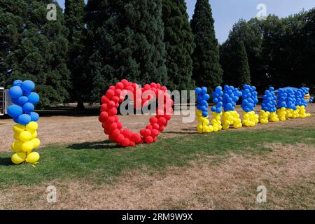 Portland, USA. 26. August 2023. Eine Koalition ukrainischer Organisationen und ihrer Unterstützer versammelte sich am 26. August 2023 in Portland, dem Westmoreland Park von Oregon, um die ukrainische Kultur mit Musik, Tanz, Essen und Kunst zu feiern; aber trotz der beabsichtigten Freude an diesem Anlass waren die Gedanken an die russische Invasion allgegenwärtig. (Foto: John Rudoff/SIPA USA) Credit: SIPA USA/Alamy Live News Stockfoto