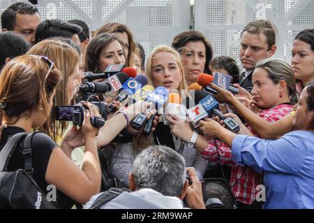 (140602) -- CARACAS, June 2, 2014 (Xinhua) -- Lilian Tintori (C), wife of Venezuela s opposition leader Leopoldo Lopez, talks with media upon her arrival at the courthouse in Caracas, Venezuela, on June 2, 2014. Leopoldo Lopez attended his preliminary hearing at the courthouse on Monday. Venezuelan authorities in April formally charged jailed right-wing opposition leader Leopoldo Lopez with inciting violence, vandalism and conspiracy for his involvement in violent protests that have left 39 people dead since early February. (Xinhua/Manuel Hernandez) (jp) (ah) VENEZUELA-CARACAS-POLITICS-LOPEZ P Stock Photo