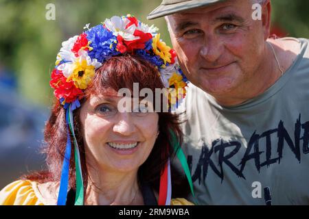 Portland, USA. 26. August 2023. Eine Koalition ukrainischer Organisationen und ihrer Unterstützer versammelte sich am 26. August 2023 in Portland, dem Westmoreland Park von Oregon, um die ukrainische Kultur mit Musik, Tanz, Essen und Kunst zu feiern; aber trotz der beabsichtigten Freude an diesem Anlass waren die Gedanken an die russische Invasion allgegenwärtig. (Foto: John Rudoff/SIPA USA) Credit: SIPA USA/Alamy Live News Stockfoto