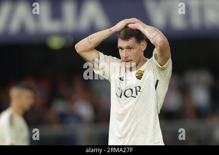 Andrea Belotti von Roma reagiert während des Fußballspiels Der Serie A 2023 zwischen Verona und AS Roma im Stadio Marcantonio Bentegodi. Endstand: Verona 2:1 ALS Roma. Stockfoto