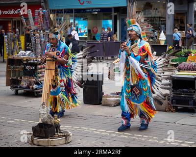 Amerikanische indische Busker spielen in der Parliament Street, YORK Stockfoto