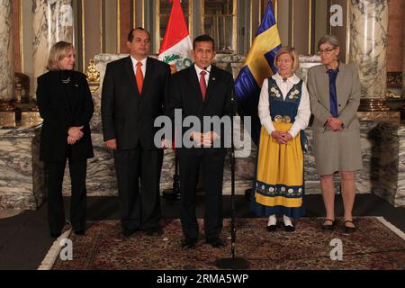 Peruvian President Ollanta Humala (C) delivers a speech accompanied by the Peruvian Economy and Finance Minister Luis Miguel Castilla (2nd L), Sweden s Gothenburg City mayor Anneli Hulthen (2nd R), and Peru s Culture Minister Diana Alvarez (1st L) during a ceremony of reception of garments and textiles of the Paracas culture, in the Golden room of the Government Palace in Lima, capital of Peru, on June 18, 2014. The returning of the garments and textiles of the Paracas culture, is an important point for the strengthening of the friendship between Sweden and Peru, Ollanta Humala said on Tuesday Stock Photo