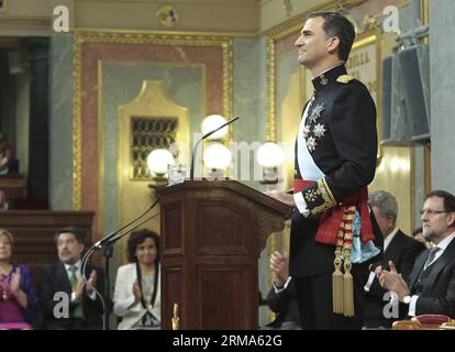 (140619) -- MADRID, 19. Juni 2014 (Xinhua) -- Spaniens neuer König Felipe VI. Spricht bei der Vereidigung auf dem Kongress der Abgeordneten in Madrid, Spanien, 19. Juni 2014. Felipe VI. Wurde am Donnerstag im Unterhaus des parlaments gekrönt. (Xinhua/Daniel) (bxq) SPANIEN-NEUER KÖNIG-FELIPE VI PUBLICATIONxNOTxINxCHN Madrid 19. Juni 2014 XINHUA Spanien S neuer König Felipe VI. Spricht AUF dem Swearingen in Zeremonie AUF dem Abgeordnetenkongress in Madrid Spanien 19. Juni 2014 Felipe VI, was AM Donnerstag IM Unterhaus des Parlaments gekrönt wurde XINHUA Daniel Spain New König Felipe VI. PUBLICATIONxNOTxINxCHN Stockfoto