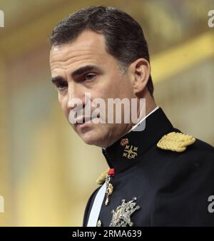 (140619) -- MADRID, 19. Juni 2014 (Xinhua) -- Spaniens neuer König Felipe VI. Spricht bei der Vereidigung auf dem Kongress der Abgeordneten in Madrid, Spanien, 19. Juni 2014. Felipe VI. Wurde am Donnerstag im Unterhaus des parlaments gekrönt. (Xinhua/Daniel) (bxq) SPANIEN-NEUER KÖNIG-FELIPE VI PUBLICATIONxNOTxINxCHN Stockfoto