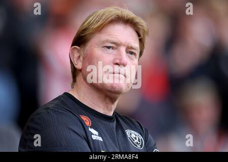 Stuart McCall, stellvertretender Manager von Sheffield United, schaut während des Spiels in der Premier League in der Bramall Lane, Sheffield, nach. Bilddatum: Sonntag, 27. August 2023. Stockfoto