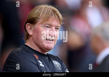 Stuart McCall, stellvertretender Manager von Sheffield United, schaut während des Spiels in der Premier League in der Bramall Lane, Sheffield, nach. Bilddatum: Sonntag, 27. August 2023. Stockfoto