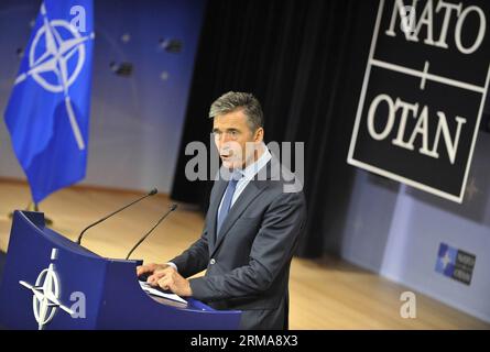 (140625) -- BRÜSSEL, 25. Juni 2014 (Xinhua) -- NATO-Generalsekretär anders Fogh Rasmussen spricht auf einer Pressekonferenz während der NATO-Außenministertreffen am 25. Juni 2014 in Brüssel, Hauptstadt von Brüssel. (Xinhua/YE Pingfan) BELGIEN-BRÜSSEL-NATO-FM-TREFFEN PUBLICATIONxNOTxINxCHN Brüssel Juni 25 2014 XINHUA NATO-Generalsekretär anders Fogh Rasmussen spricht auf einer Pressekonferenz während der NATO-Außenministertreffen in Brüssel-Hauptstadt Juni 25 2014 XINHUA YE Pingfan Belgien Brüssel NATO FM-Treffen PUBLICATIONxNOTxCHN Stockfoto