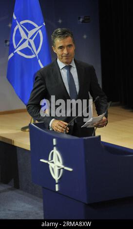 (140625) -- BRÜSSEL, 25. Juni 2014 (Xinhua) -- NATO-Generalsekretär anders Fogh Rasmussen trifft auf einer Pressekonferenz während der NATO-Außenministertreffen am 25. Juni 2014 in seinem Hauptsitz in Brüssel, der Hauptstadt von Brüssel, ein. (Xinhua/YE Pingfan) BELGIEN-BRÜSSEL-NATO-FM-TREFFEN PUBLICATIONxNOTxINxCHN Brüssel Juni 25 2014 XINHUA NATO-Generalsekretär anders Fogh Rasmussen trifft AUF einer Pressekonferenz während der NATO-Außenministertreffen AM Sitz in Brüssel Hauptstadt Juni 25 2014 XINHUA YE Pingfan Belgien Brüssel NATO-FM-Treffen PUBLICATINxCHTxN ein Stockfoto