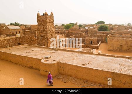 Das Foto vom 23. Juni 2014 zeigt die antike Stadt Chinguetti in der Region Adrar, Mauretanien. (Xinhua/Li Jing)(lyi) MAURETANIEN-ADRAR-CHINGUETTI-DAILY Life PUBLICATIONxNOTxINxCHN Foto aufgenommen AM 23. Juni 2014 zeigt die antike Stadt in der Region Adrar MAURETANIEN XINHUA links Jing lyi MAURETANIEN Adrar Daily Life PUBLICATIONxNOTxINxCHN Stockfoto