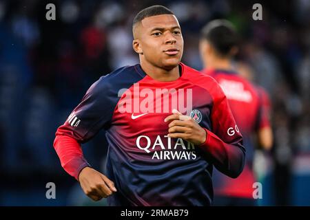 Paris, Frankreich. 26. August 2023. Kylian Mbappe von PSG während des Ligue 1 Uber Eats Matches zwischen Paris Saint-Germain und RC Lens spielte am 26. August im Parc des Princes Stadium in Paris. (Foto: Matthieu Mirville/PRESSINPHOTO) Credit: PRESSINPHOTO SPORTS AGENCY/Alamy Live News Stockfoto